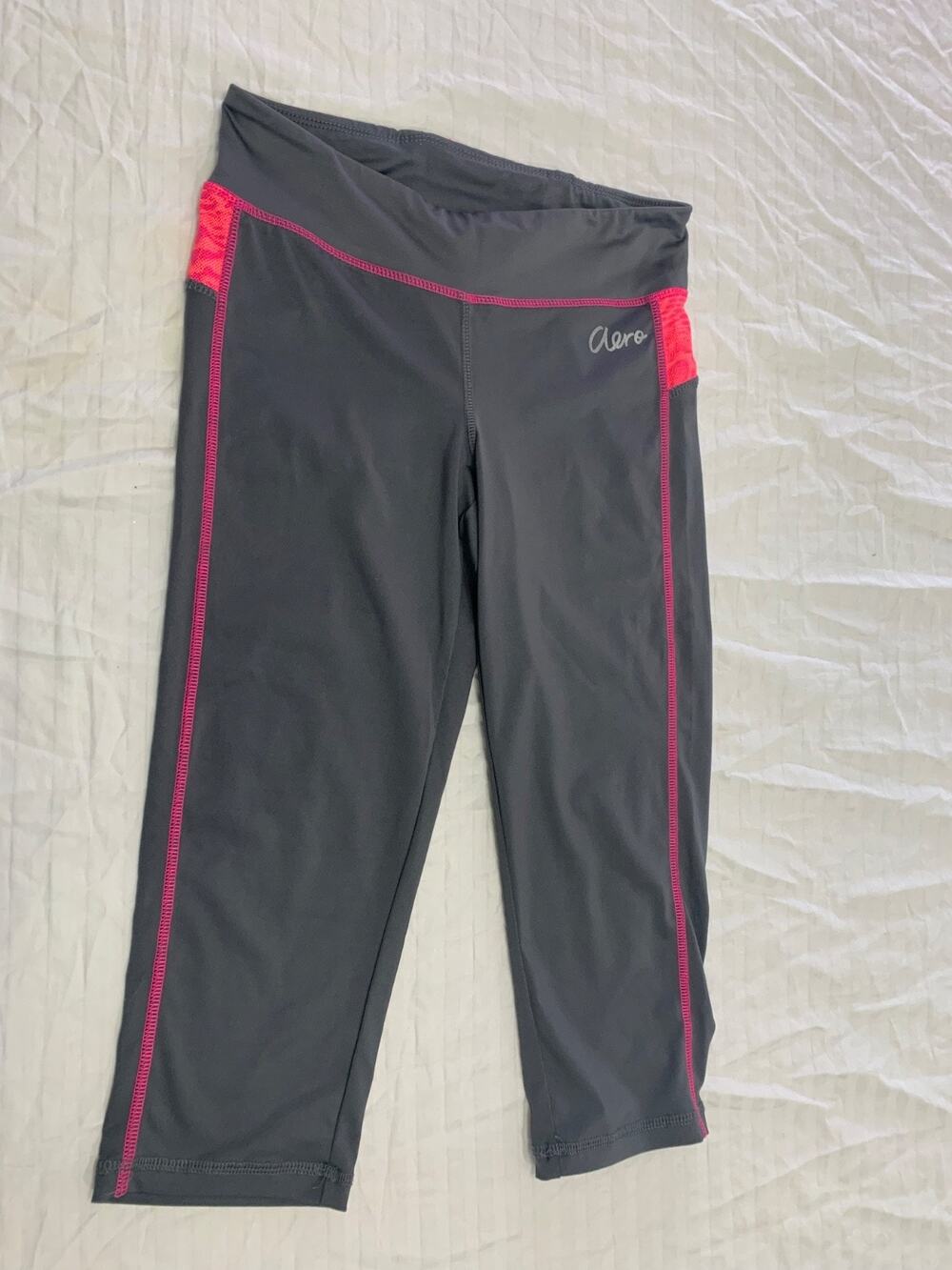 🍏🍏🍏 AERO WOMENS ATHLETIC YOGA PULL ON CAPRIS PANTS SIZE M 🍏🍏🍏